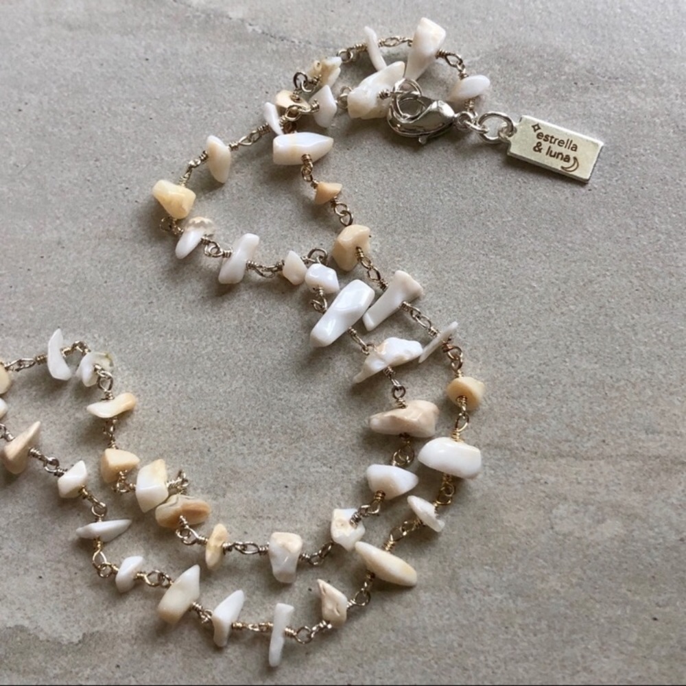 ❗️LAST❗️White Opal Chip Choker Necklace - Picture 4 of 5